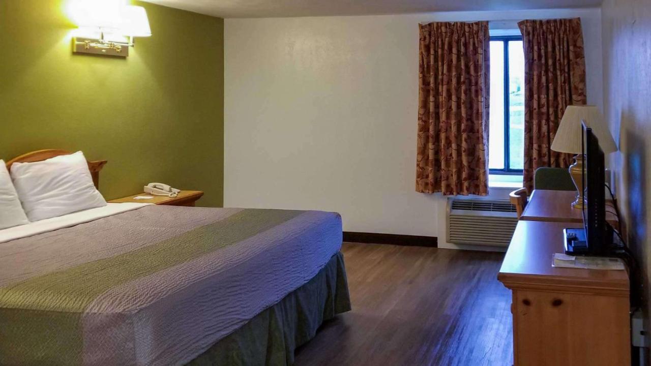 Hotel Oriskany Ngoại thất bức ảnh